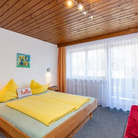 Gaestehaus Berghof Schoepf לינה וארוחת בוקר 4*