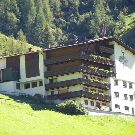 לינה וארוחת בוקר Gaestehaus Berghof Schoepf 4*