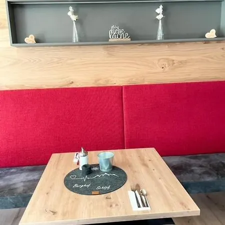 Gaestehaus Berghof Schoepf Alojamento de Acomodação e Pequeno-almoço Längenfeld