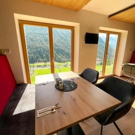 Gaestehaus Berghof Schoepf Längenfeld