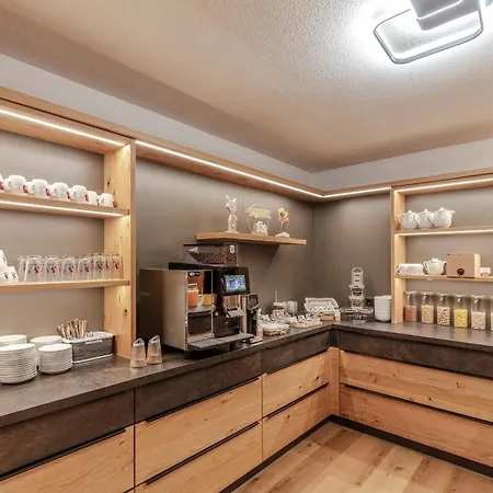 Gaestehaus Berghof Schoepf B&B 란켄펠트