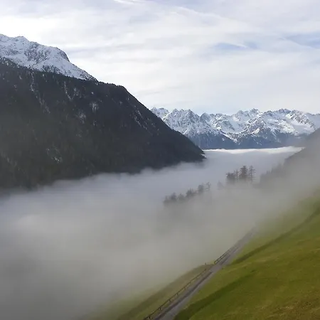 Alojamento de Acomodação e Pequeno-almoço Gaestehaus Berghof Schoepf Längenfeld