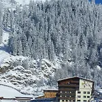 Gaestehaus Berghof Schoepf Längenfeld