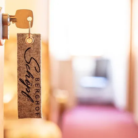 ベッド・アンド・ブレックファスト Gaestehaus Berghof Schoepf