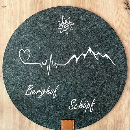 Gaestehaus Berghof Schoepf ベッド・アンド・ブレックファスト レンゲンフェルト