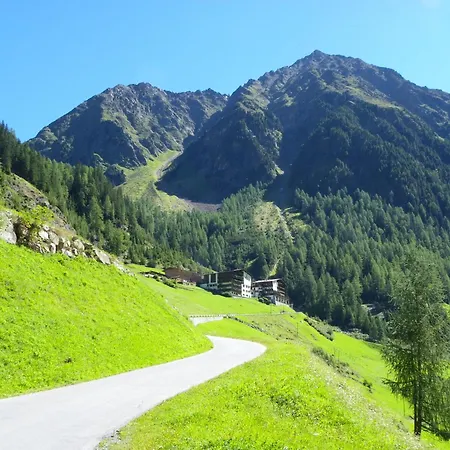 ベッド・アンド・ブレックファスト Gaestehaus Berghof Schoepf